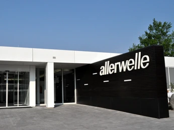 Eingang Sport- und Freizeitbad Allerwelle Eingang in das Sport- und Freizeitbad AllerwelleEntrance to the Allerwelle sports and leisure poolIndgang til Allerwelle sports- og fritidsbassinToegang tot het Allerwelle sport- en recreatiebad