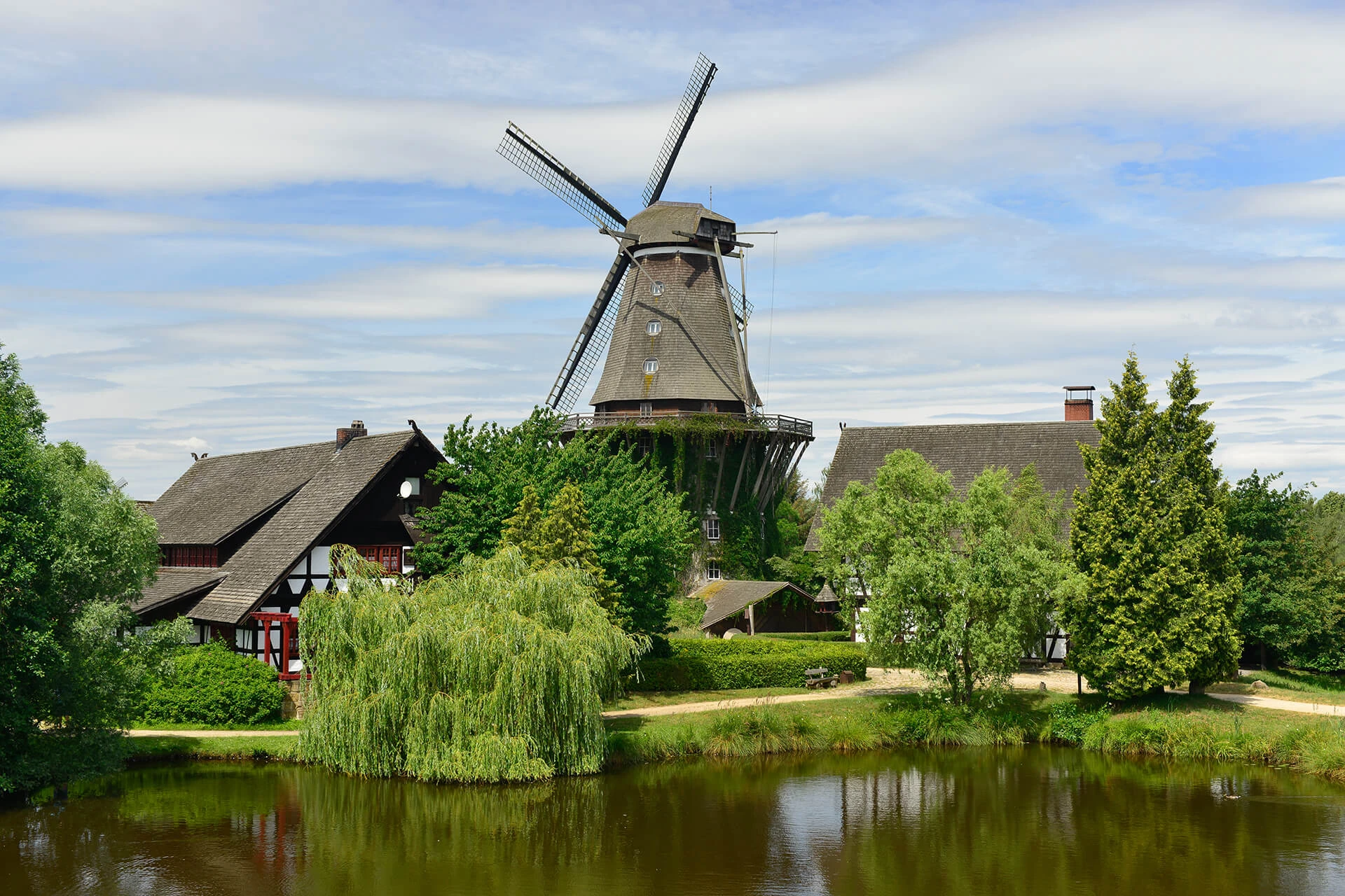 Blick auf die Sanssouci -Mühle im Mühlenmuseum Gifhorn