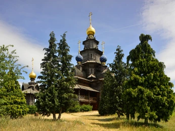 Russisch-Orthodoxe Holzkirche Russisch-Orthodoxe Holzkirche auf dem Gelände des Mühlenmuseums GifhornRussian Orthodox wooden church on the grounds of the Gifhorn Mill MuseumRussisk-ortodoks trækirke på Gifhorn Møllemuseums grundRussisch-orthodoxe houten kerk op het terrein van het molenmuseum Gifhorn