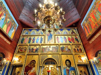 Ikonenmalerei in der Holzkirche Ikonenmalerei in der Russisch-Orthodoxen Holzkirche auf dem Gelände des Internationalen Mühlenmuseums Gifhorn Icon painting in the Russian Orthodox wooden church on the grounds of the International Mill Museum GifhornIkonmaleri i den russisk-ortodokse trækirke på det internationale møllemuseums grund i GifhornIconenschildering in de Russisch-orthodoxe houten kerk op het terrein van het Internationale Molenmuseum Gifhorn