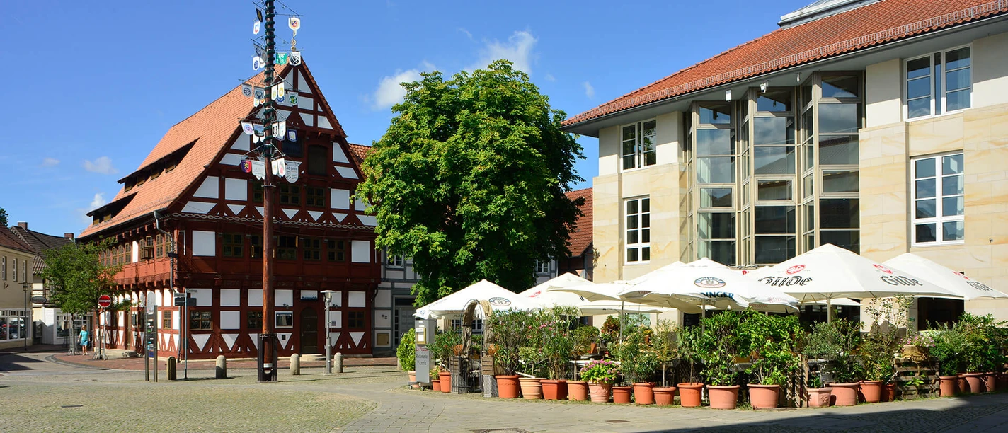 Blick auf den Gifhorner Marktplatz Blick auf den Gifhorner Marktplatz mit altem und neuen Rathaus