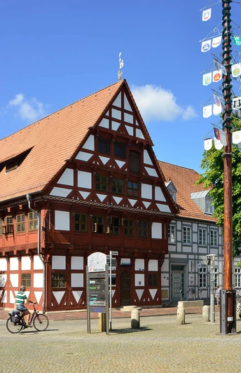 Blick auf das alte Gifhorner Rathaus in der Innenstadt vom Marktplatz aus