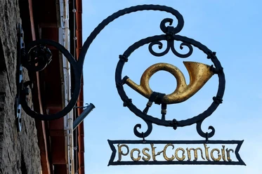 Altes Post Comtoir Posthorn am alten Post Comtoir in Gifhorn