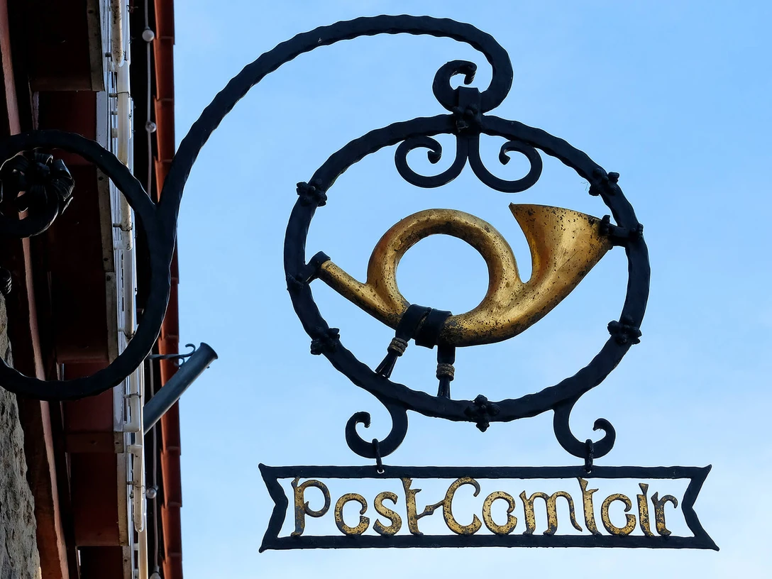 Altes Post Comtoir Posthorn am alten Post Comtoir in Gifhorn