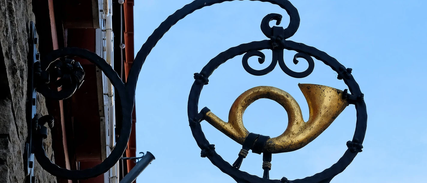 Altes Post Comtoir Posthorn am alten Post Comtoir in Gifhorn