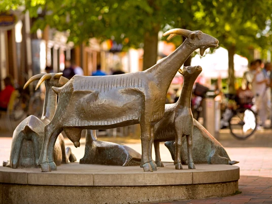 Ziegenplastik in der Gifhorner Altstadt Blick auf die Ziegenplastik in der Gifhorner Altstadt