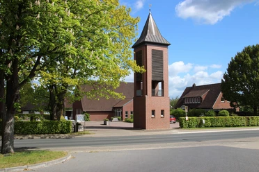 kirche-petersfehn-mit-glockenturm
