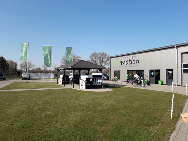 fassade-und-fahnenmast