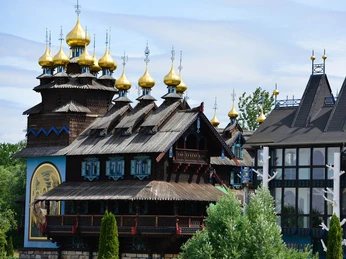 Der Gifhorner Glocken-Palast Blick auf den Gifhorner Glocken-PalastView of the Gifhorn Bell PalaceUdsigt over Gifhorns klokkeslætUitzicht op het Klokkenpaleis Gifhorn