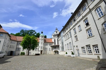 Blick in den Schlossinnenhof Zicht op de binnenplaats van kasteel Gifhorn