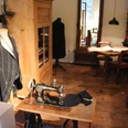 Schneiderei in der Burg Brome in der Südheide Gifhorn Schneiderei mit Nähmaschine und Kleiderpuppe im Museum Burg Brome in der Südheide GifhornTailoring with sewing machine and dress mannequin at Brome Castle Museum in Südheide GifhornSkrædderi med symaskine og kjolemannequin på Brome Slotsmuseum i Südheide GifhornKleermakerij met naaimachine en paspop in Kasteelmuseum Brome in Südheide Gifhorn