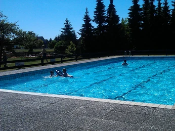 Freibad Sprakensehl Badeszene im Freibad Sprakensehl in der Südheide Gifhorn