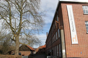 stuhlmuseum_geb-udeansicht_2_-c-bernard-bonset-stuhlmuseum-eimbeckhausen