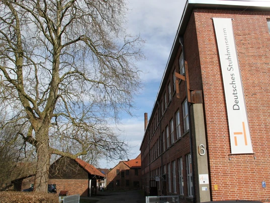 stuhlmuseum_geb-udeansicht_2_-c-bernard-bonset-stuhlmuseum-eimbeckhausen