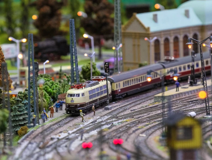 Bahnhofsgelände bei der Modelleisenbahn Hillerse Szene Bahnhofsgelände bei der Modelleisenbahn Hillerse