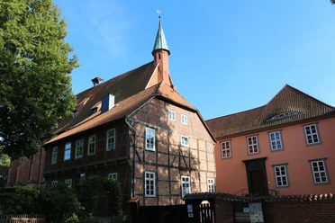 Eingangsbereich Kloster Isenhagen Blick auf die Fassade vom Kloster Isenhagen in Hankensbüttel