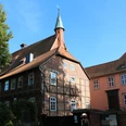 Eingangsbereich Kloster Isenhagen Blick auf die Fassade vom Kloster Isenhagen in Hankensbüttel