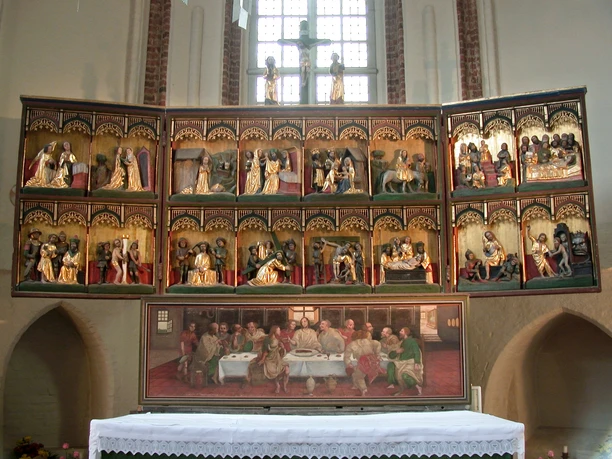 Klappaltar in der Klosterkirche Isenhagen Klappaltar in der Klosterkirche Isenhagen in Hankensbüttel