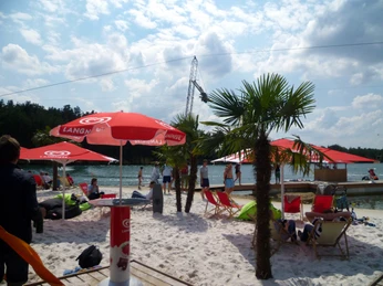 Strandszene am Bernsteinsee in Stüde