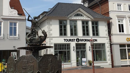 tourist-information-mit-brunnen