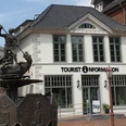 tourist-information-mit-brunnen