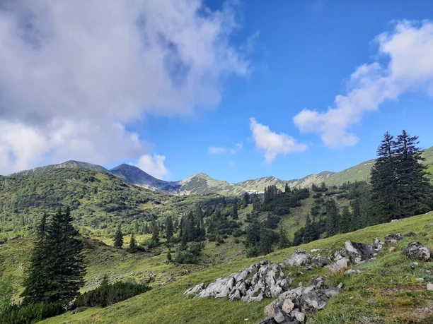 Blick zum Krottenkopf und Weilheimer Hütte