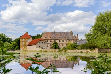 Halle_Schloss_Tatenhausen_Teutoburger_Wald_pro_Wirtschaft_GT_Mario_Wallenfang.jpeg Wasserschloss Tatenhausen in Halle (Westf.)