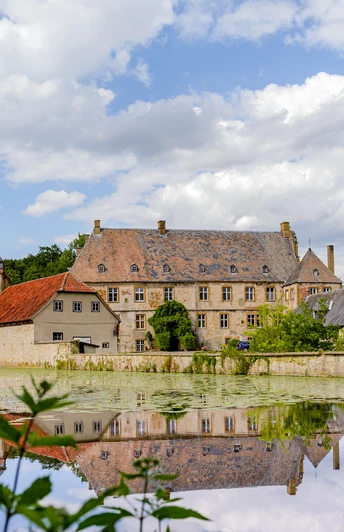 Halle_Schloss_Tatenhausen_Teutoburger_Wald_pro_Wirtschaft_GT_Mario_Wallenfang.jpeg Wasserschloss Tatenhausen in Halle (Westf.)