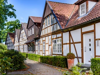 Versmold-Dorfkern Bockhorst.jpeg Fachwerkhäuser rund um die Ev. Dorfkirche in Versmold-Bockhorst