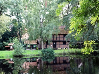 Teich am Haus der Landschaft Teich am Haus der Landschaft in Knesebeck