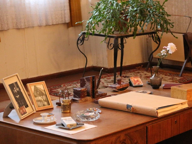 EMMA - Schreibtisch in der Museumswohnung Schreibtisch in der Museumswohnung EMMA im Kavalierhaus Gifhorn