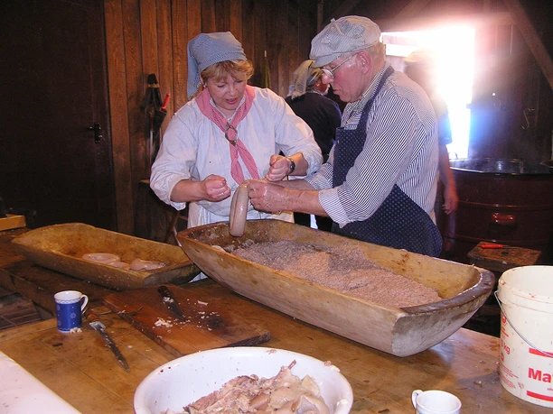 Schlachtefest im Museumsdorf Lüben Schlachtefest im Museumsdorf Lüben