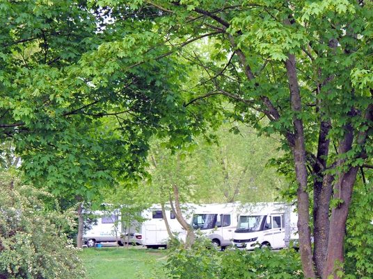 Wohnmobilstellplatz Allerwelle in Gifhorn Wohnmobilstellplatz im Grünen an der Allerwelle GifhornMotorhome parking space in the countryside at the Allerwelle GifhornCampingplads på landet ved Allerwelle GifhornKampeerplaats in de natuur bij de Allerwelle Gifhorn