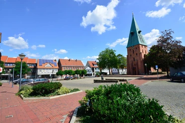 Blick auf die St. Stephanuskirche am Wittinger Marktplatz