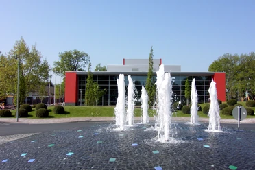 Stadthalle Gifhorn Blick auf die Stadthalle Gifhorn mit Fontaine