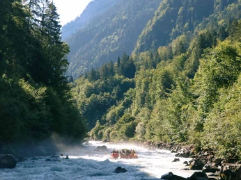 river-rafting-sommer-boote-adventure-wasser