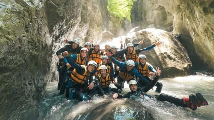 canyoning-gruppe-outdoor-adventure-wasser