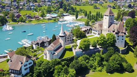 spiez-schloss-kirche-sommer-drohne