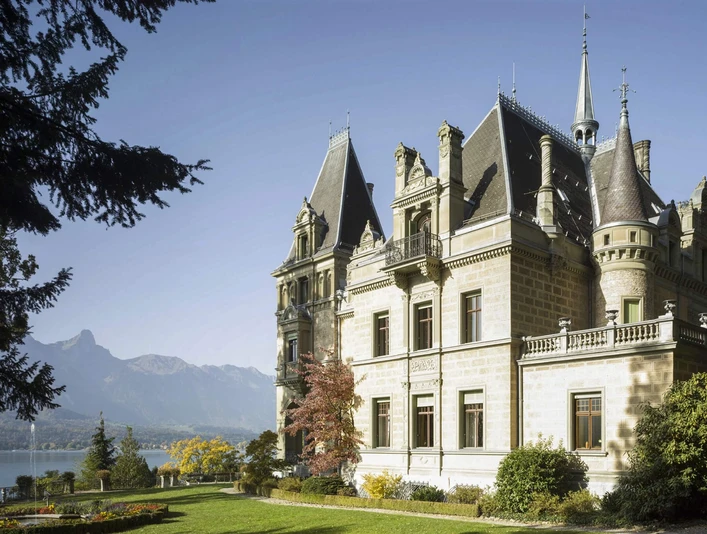 hilterfingen-schloss-huenegg-panorama