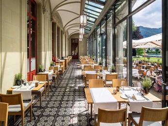 thun-schloss-schadau-sommer-veranda