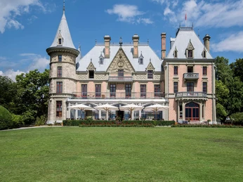 thun-schadau-schloss-aussenaufnahme-sommer