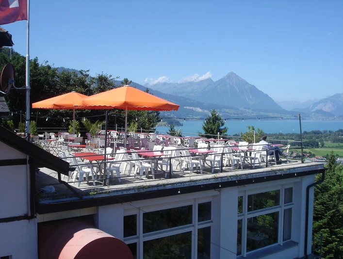 interlaken-heimwehfluh-terrasse-aussicht-sommer