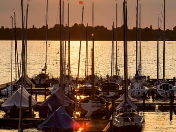 Sonnenuntergang am Hafen des Zwischenahner Segelklubs
