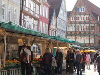 Wochenmarkt in der Celler Altstadt Wochenmarkt in der Celler AltstadtCelle’s Weekly Market