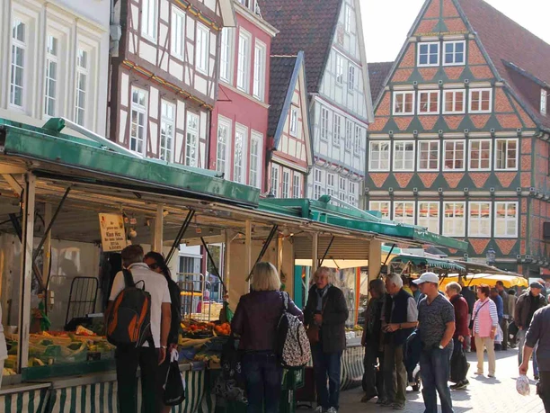 Wochenmarkt in der Celler Altstadt Wochenmarkt in der Celler Altstadt
