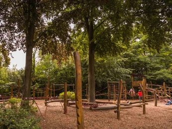 Spielplatz am Schlossplatz - Spielgeräte und Klettergerüst