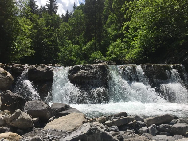 aeschi-suldtal-sommer-wasser-bach-suld