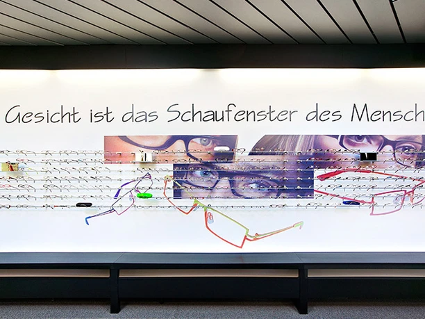 celle-dieoptik-brillenwand