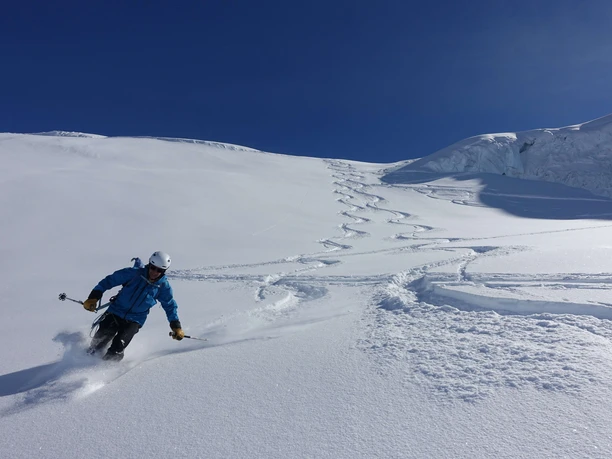 Des randonnées à ski pleines d'entrain avec l'école alpine Bergfalke