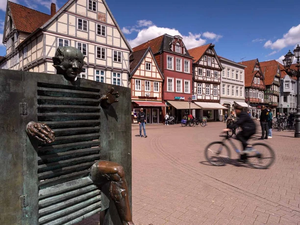 Bronzeplastik "Homme passant la porte" Bronzeplastik "Homme passant la porte"